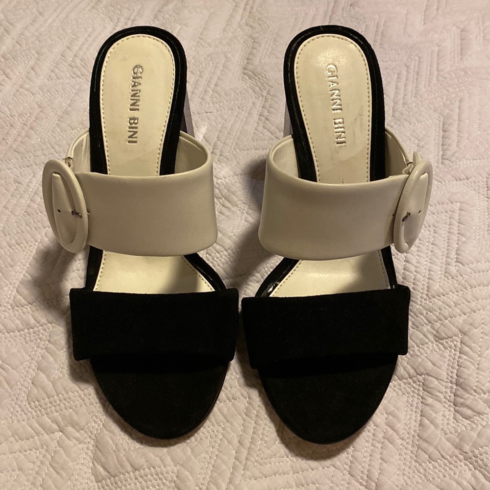 Gianni Bini size 7 black and white chunky heel